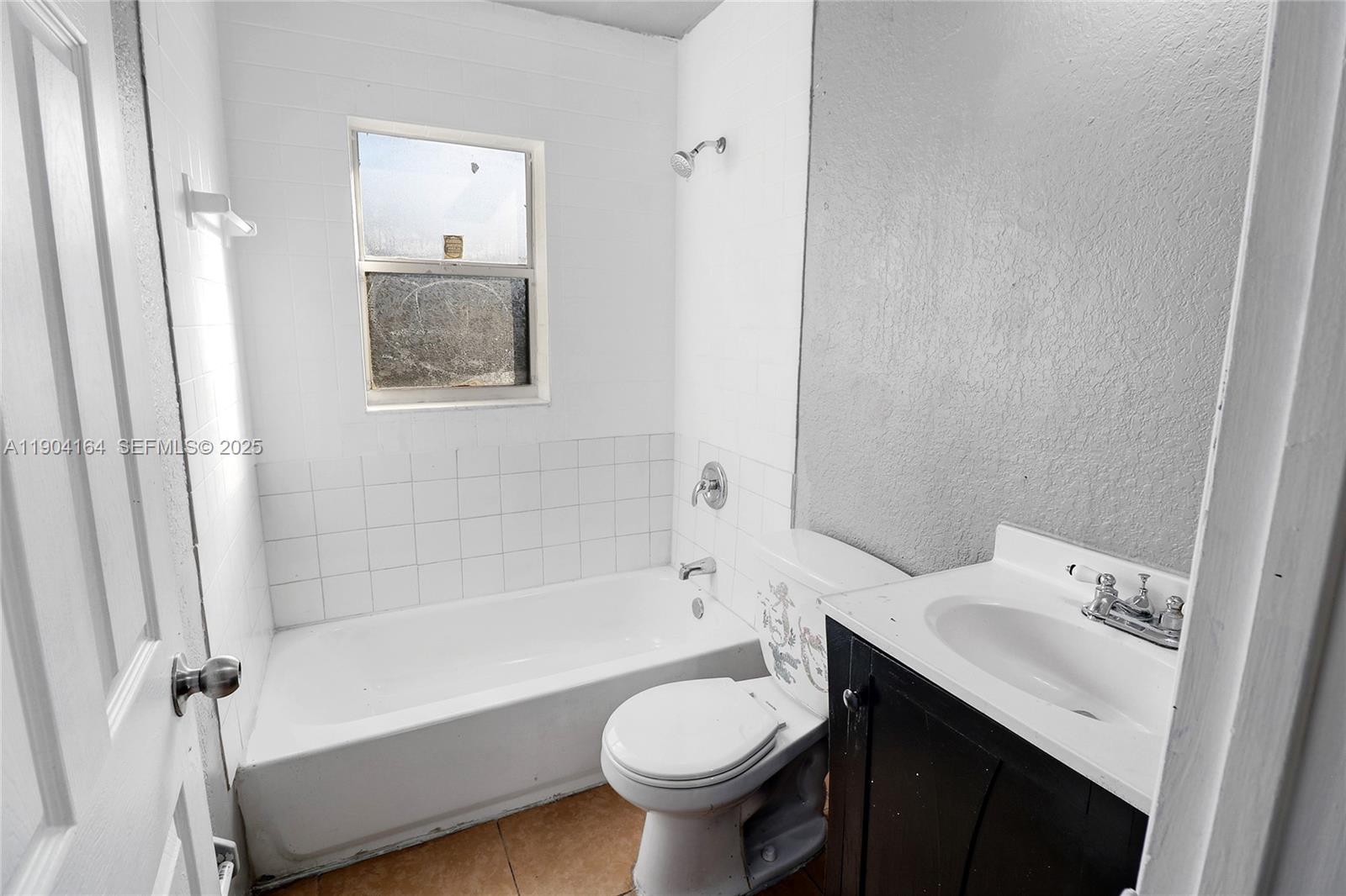 1722 NW 8th Court gallery image #15