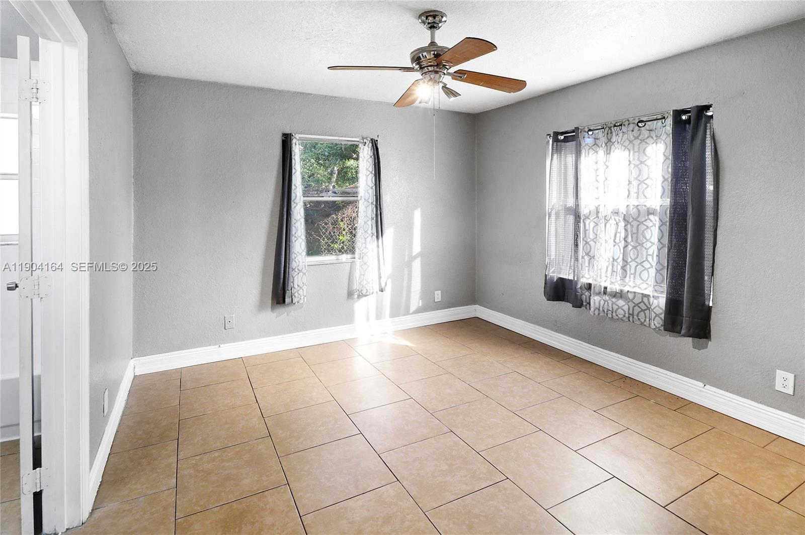 1722 NW 8th Court gallery image #16