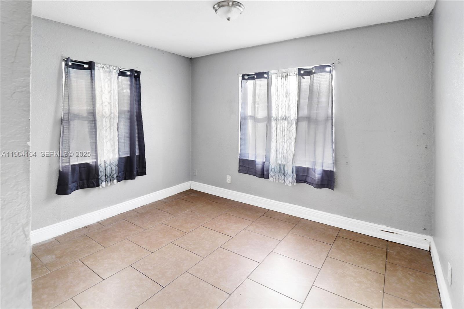 1722 NW 8th Court gallery image #18
