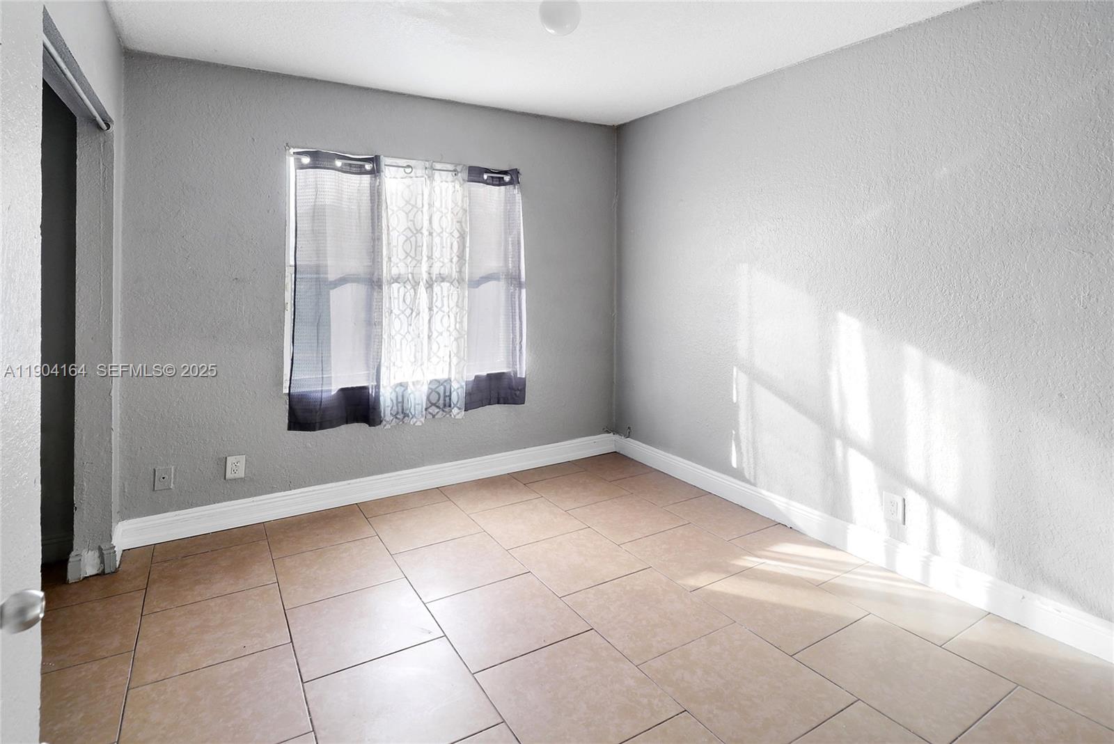 1722 NW 8th Court gallery image #19