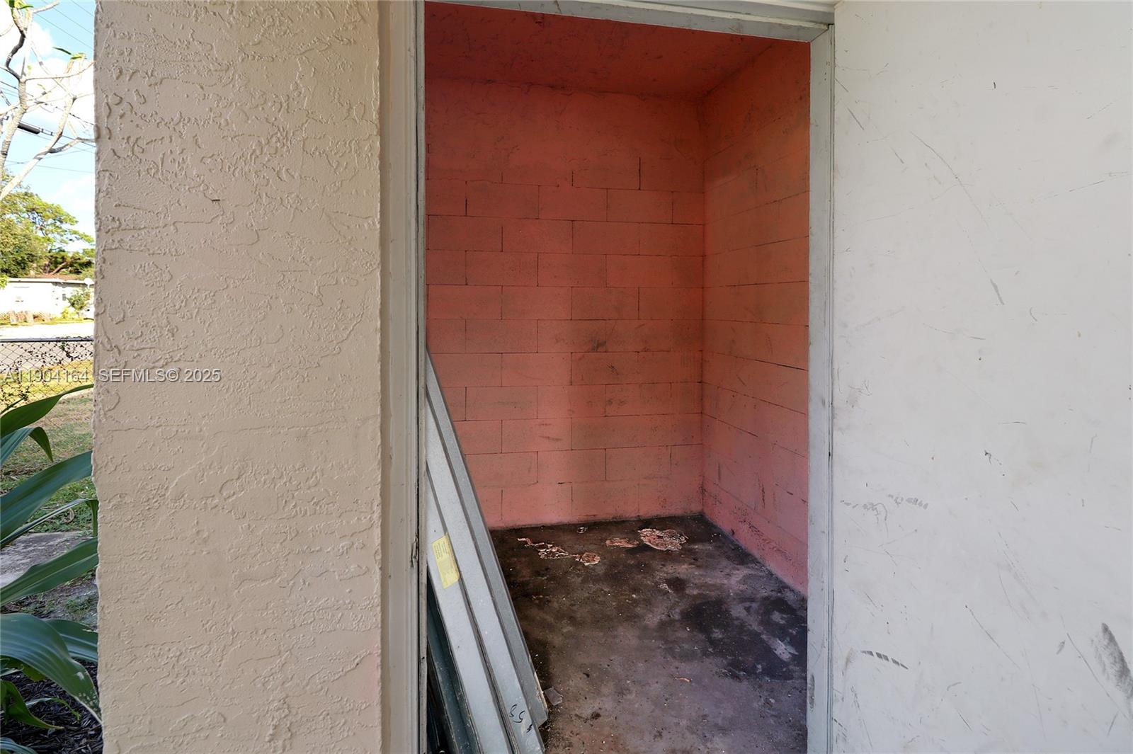 1722 NW 8th Court gallery image #21