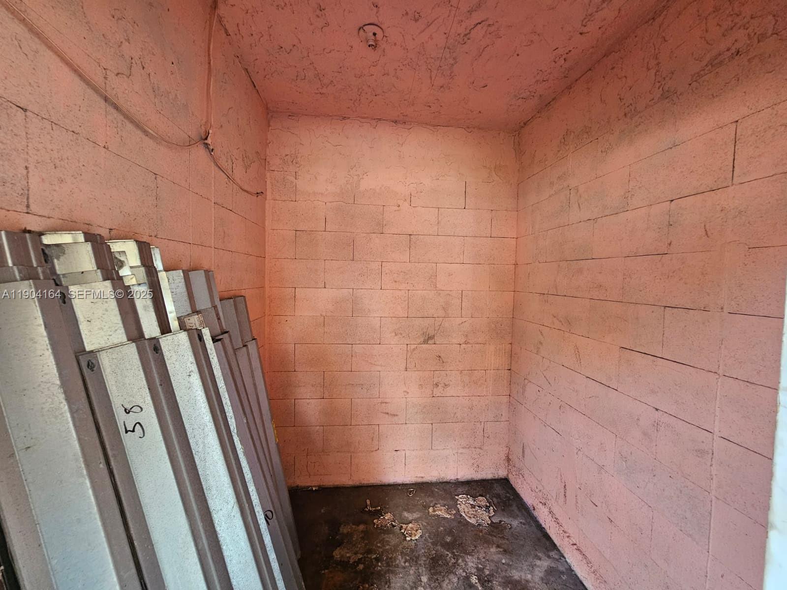 1722 NW 8th Court gallery image #22