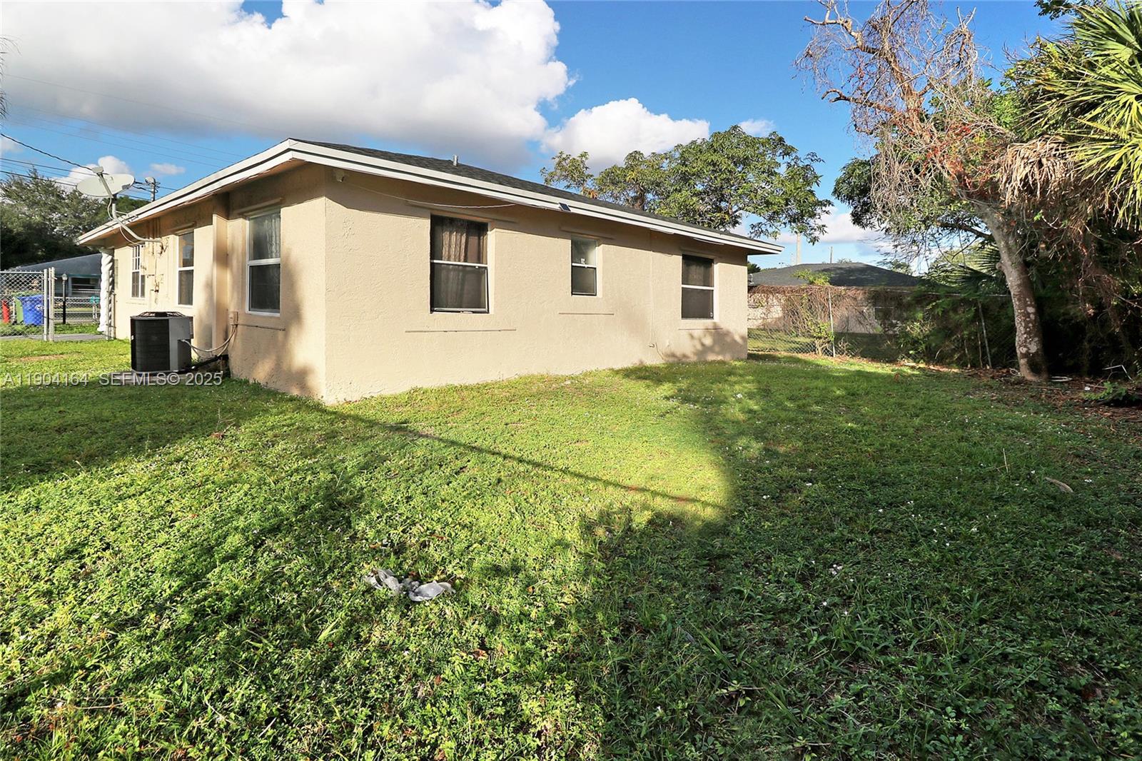 1722 NW 8th Court gallery image #23