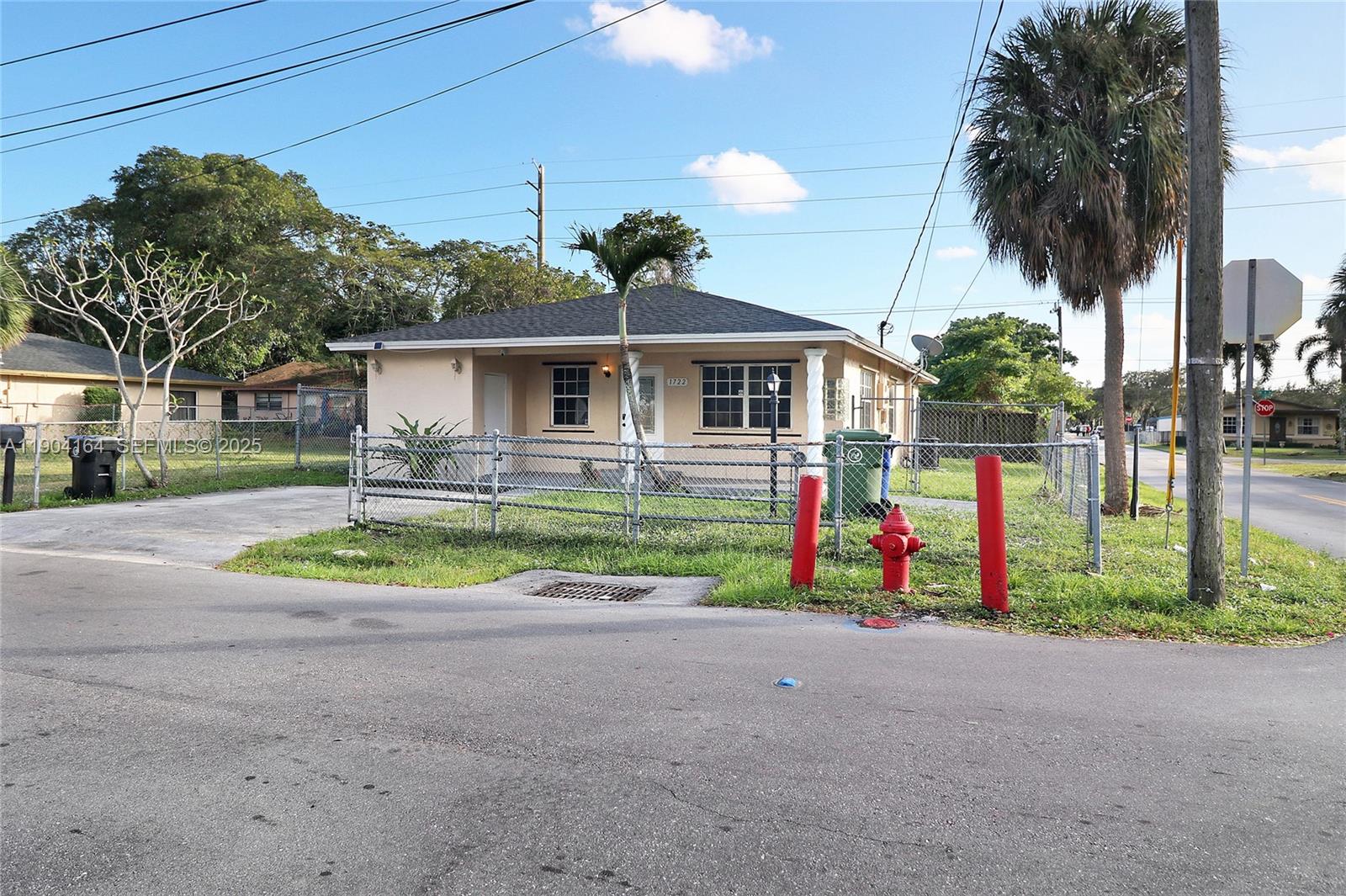 1722 NW 8th Court gallery image #25