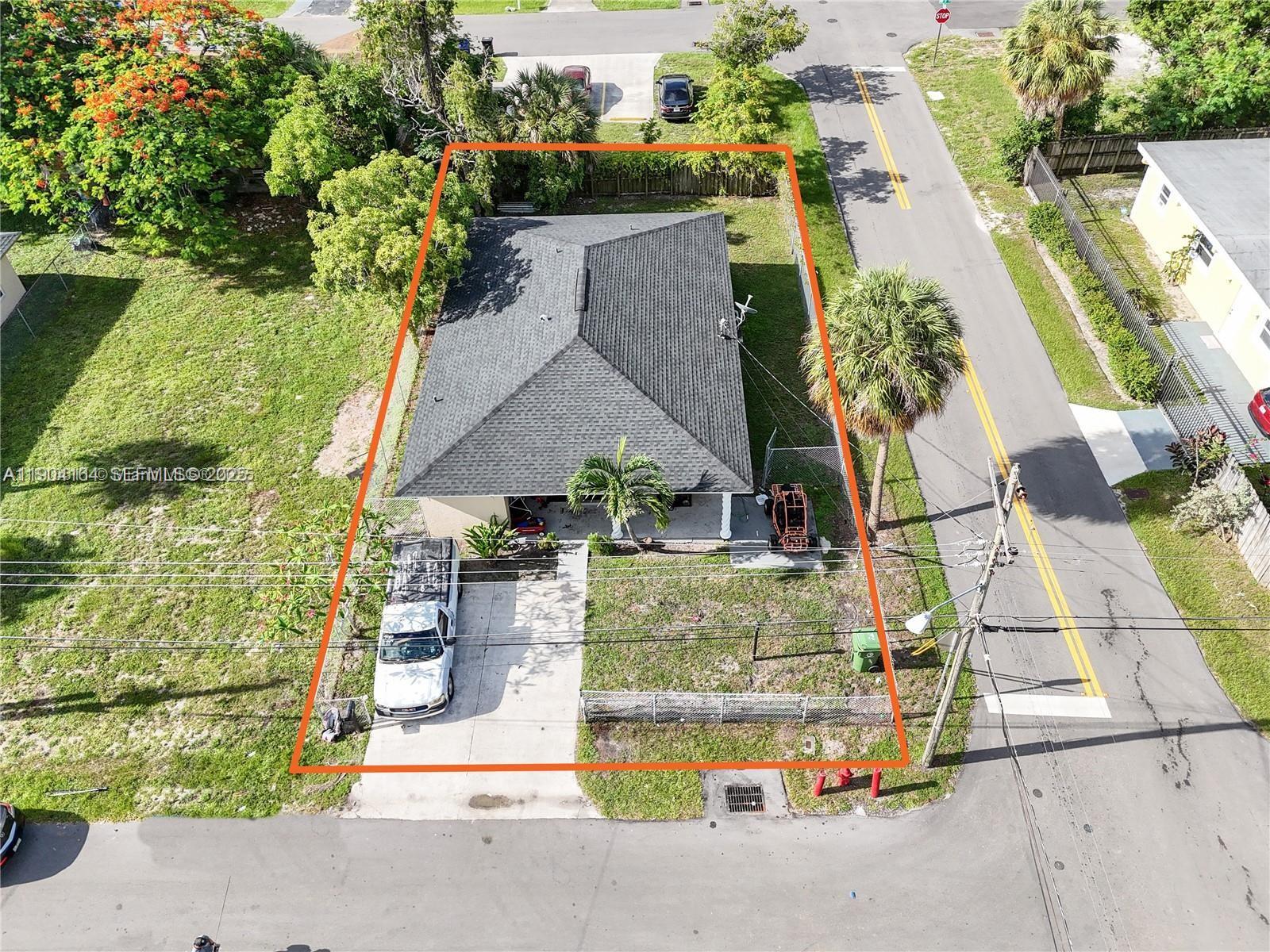 1722 NW 8th Court gallery image #26
