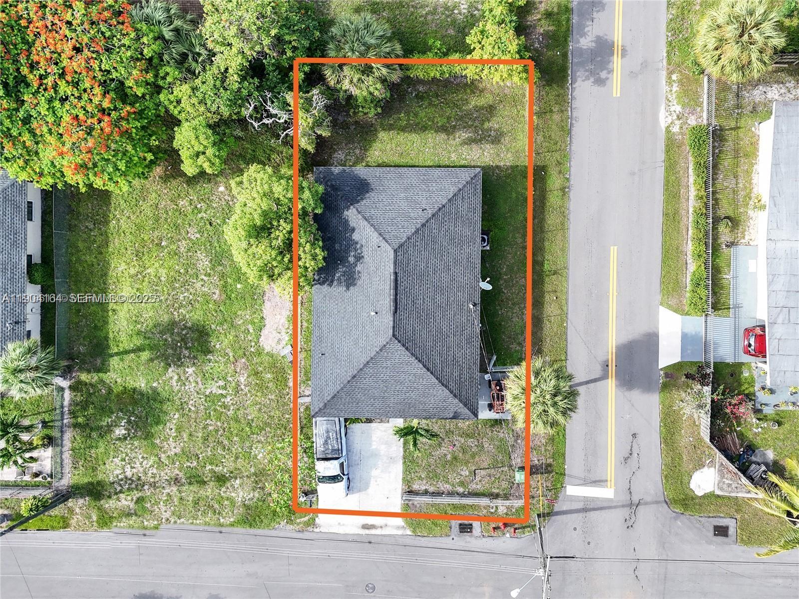 1722 NW 8th Court gallery image #27