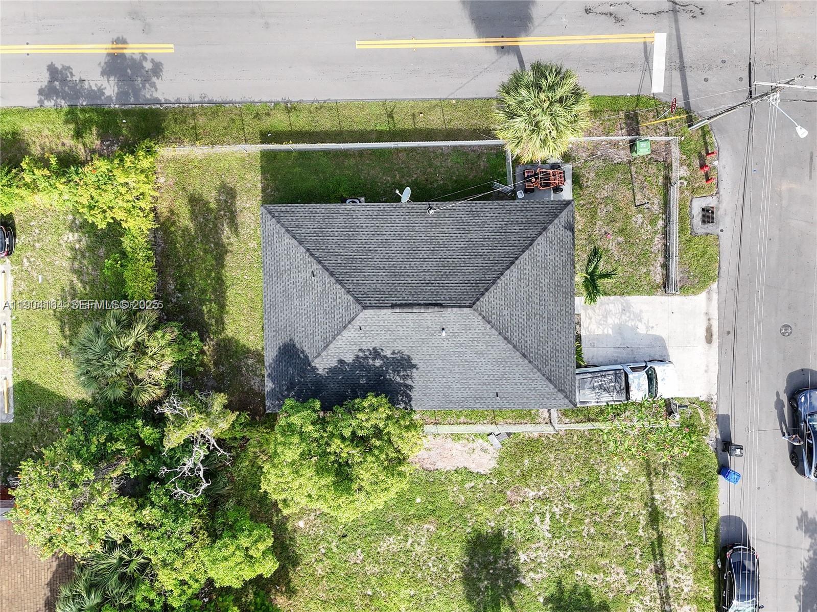 1722 NW 8th Court gallery image #28