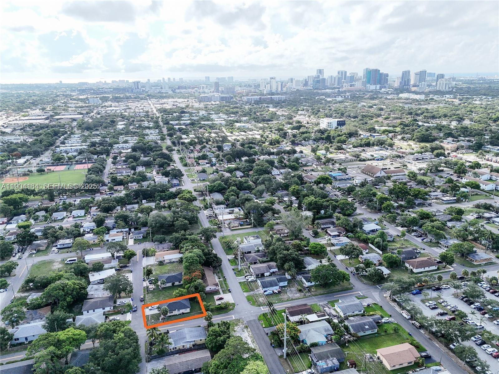 1722 NW 8th Court gallery image #29