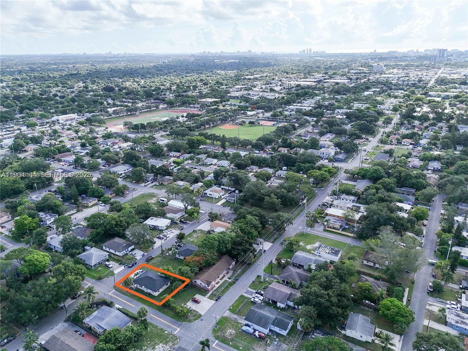 1722 NW 8th Court gallery image #30