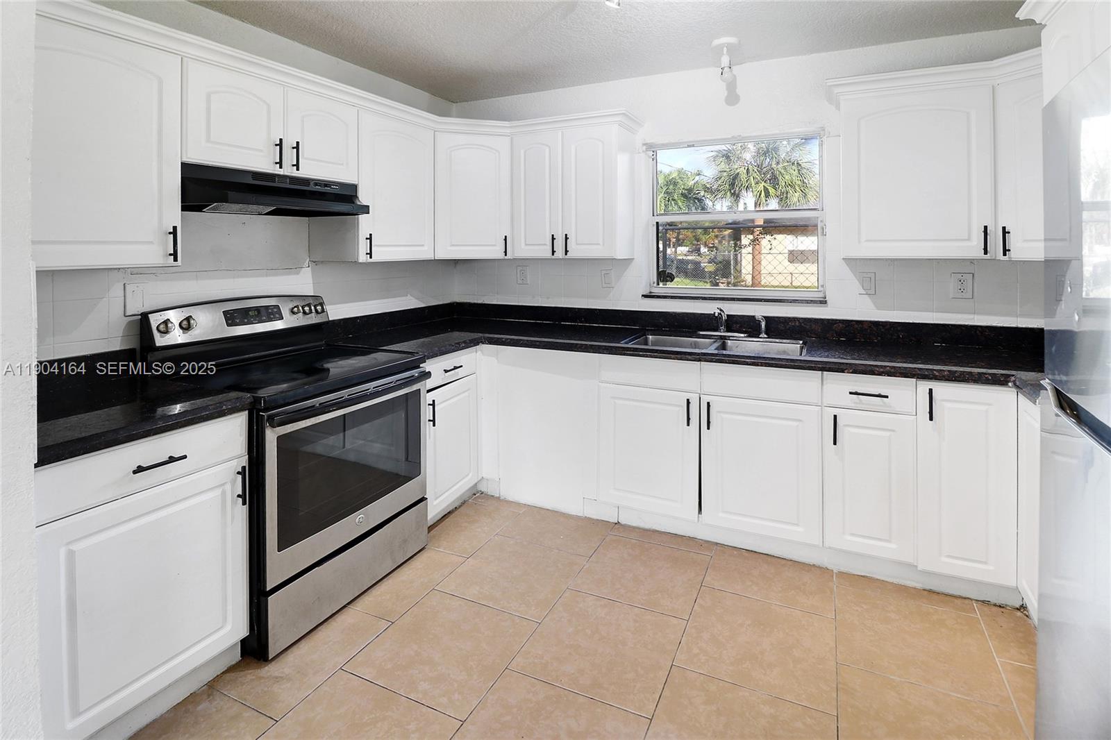 1722 NW 8th Court gallery image #4