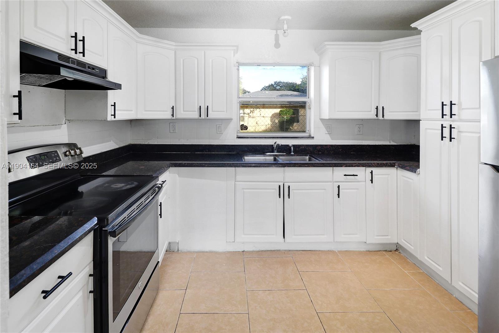 1722 NW 8th Court gallery image #5