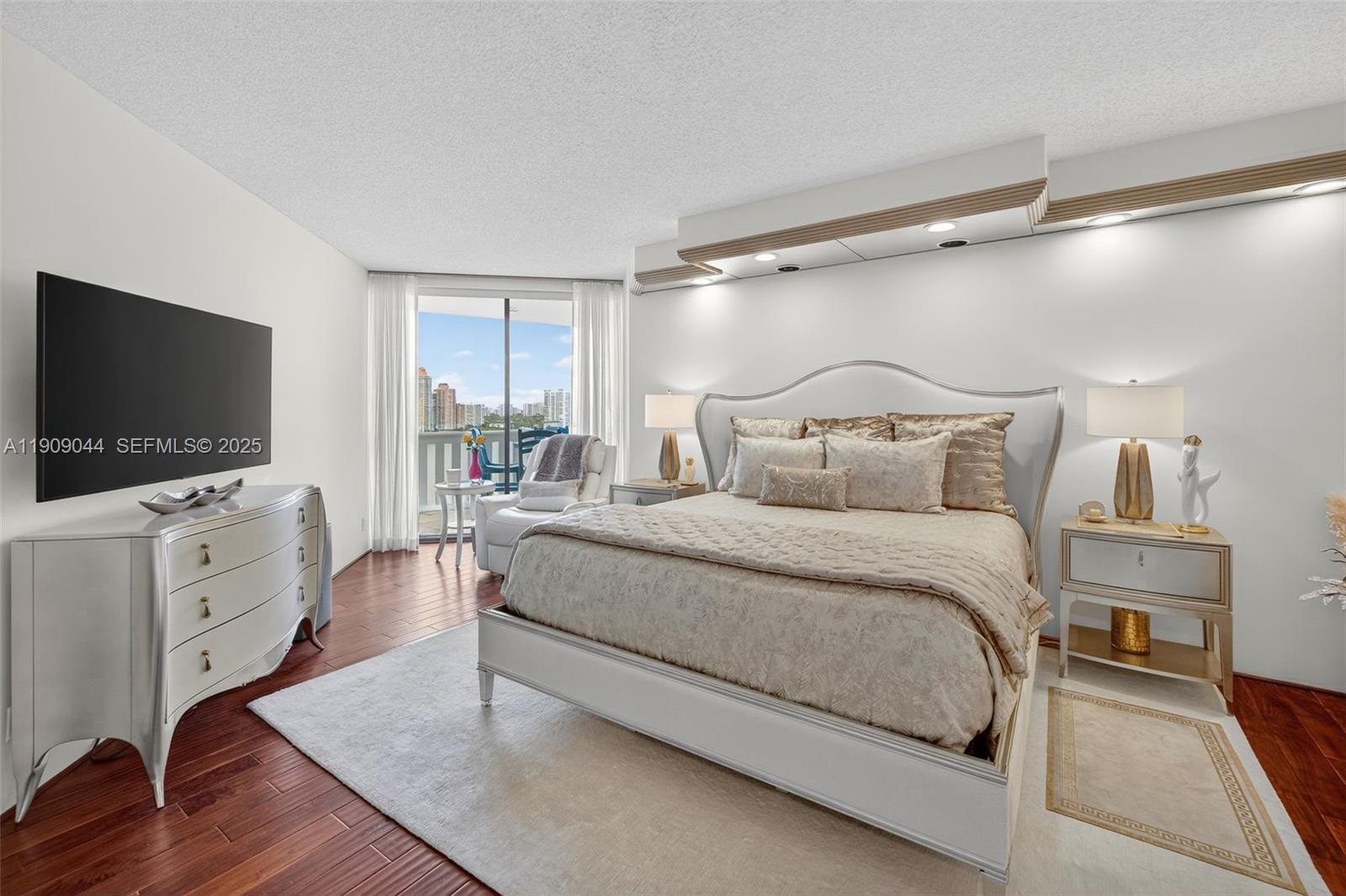 3000 Island Boulevard