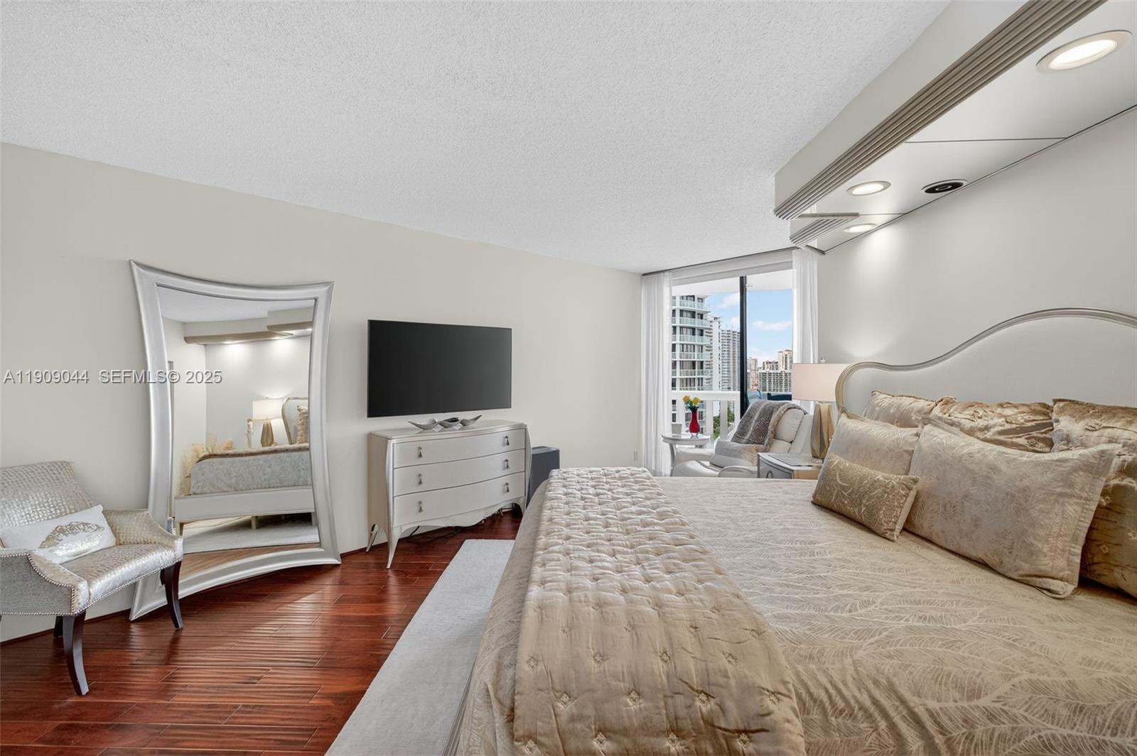 3000 Island Boulevard
