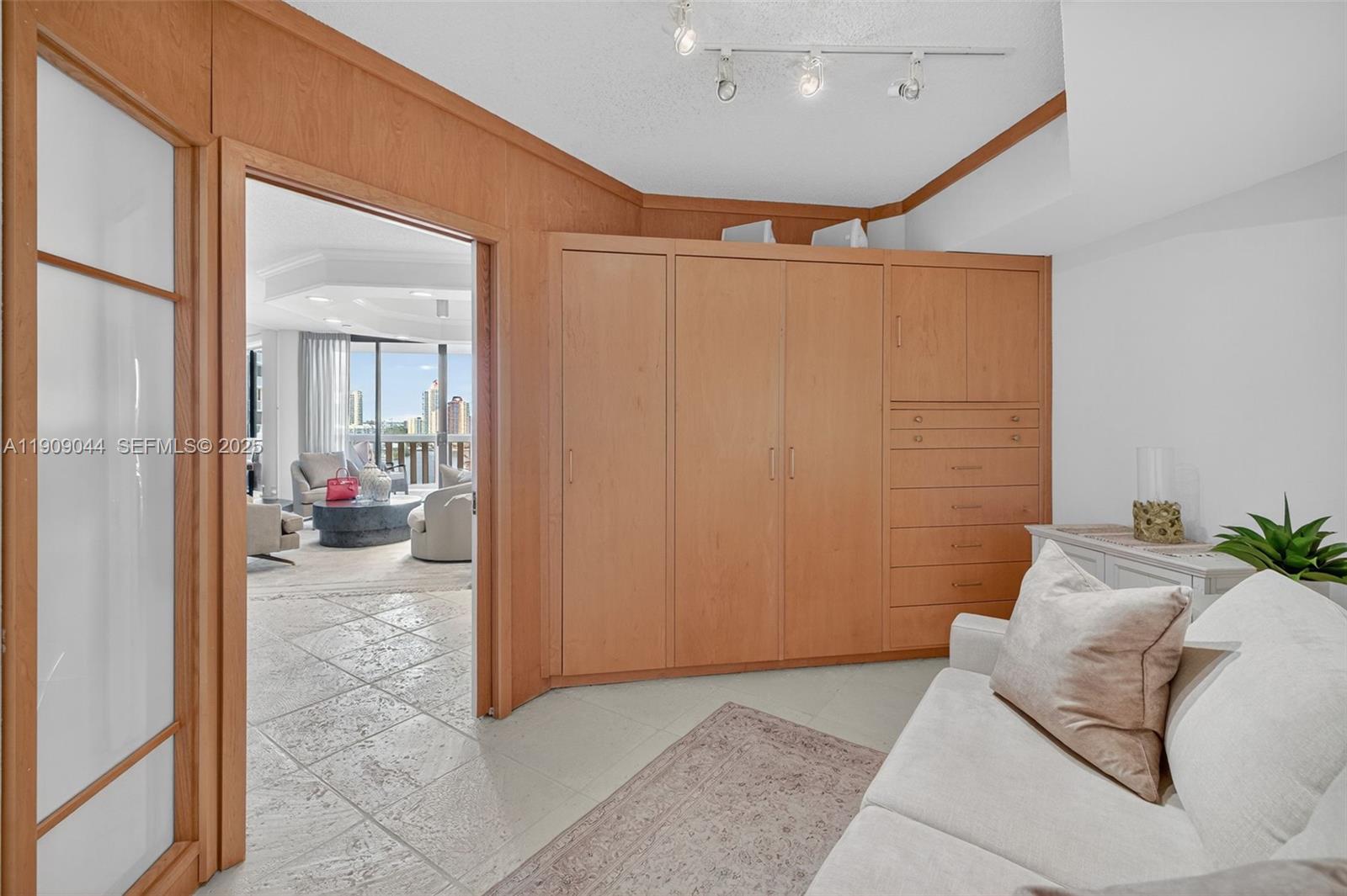 3000 Island Boulevard