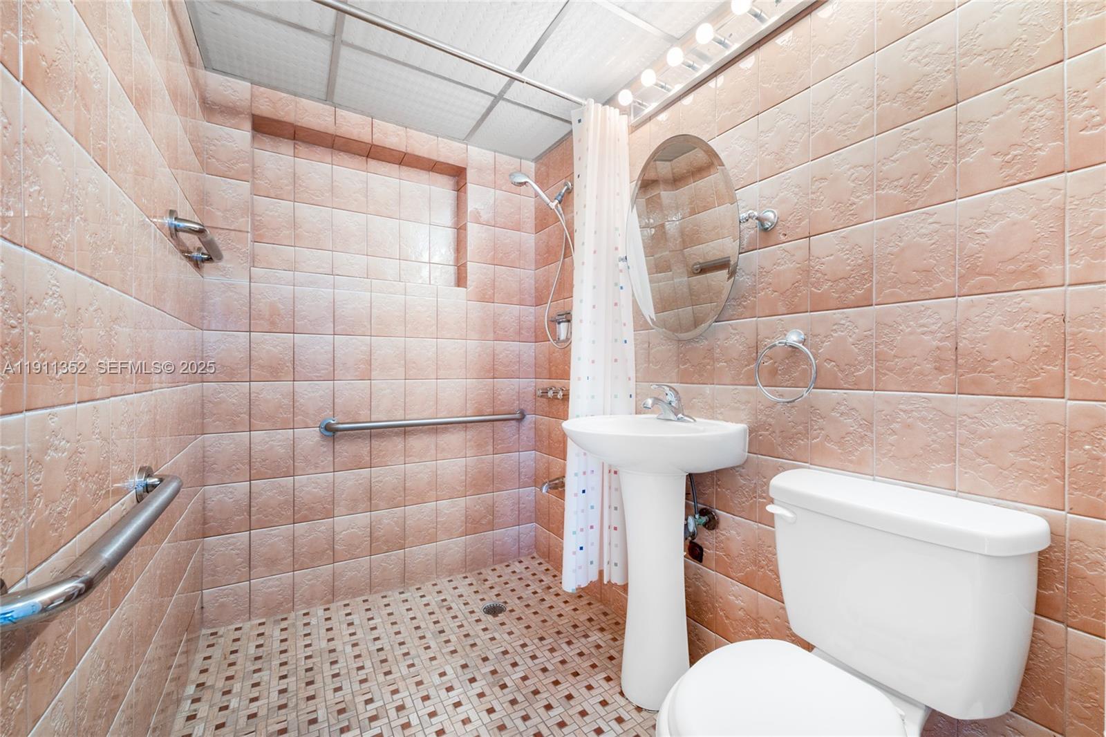 682 W 37th Street