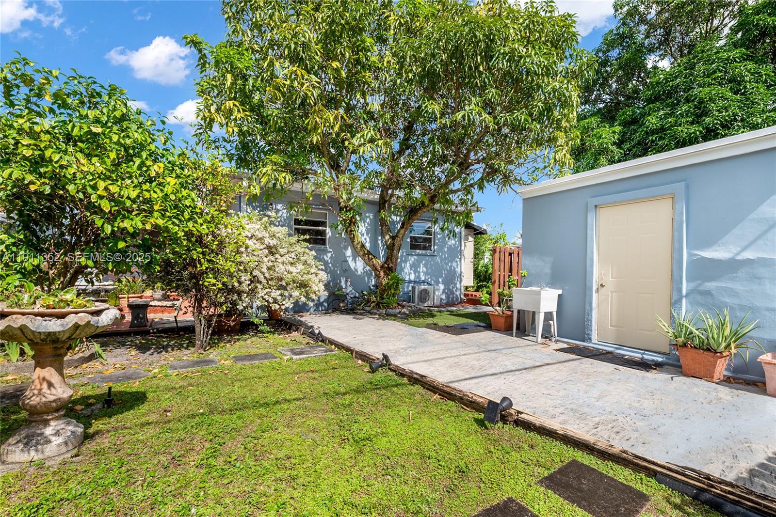 682 W 37th Street