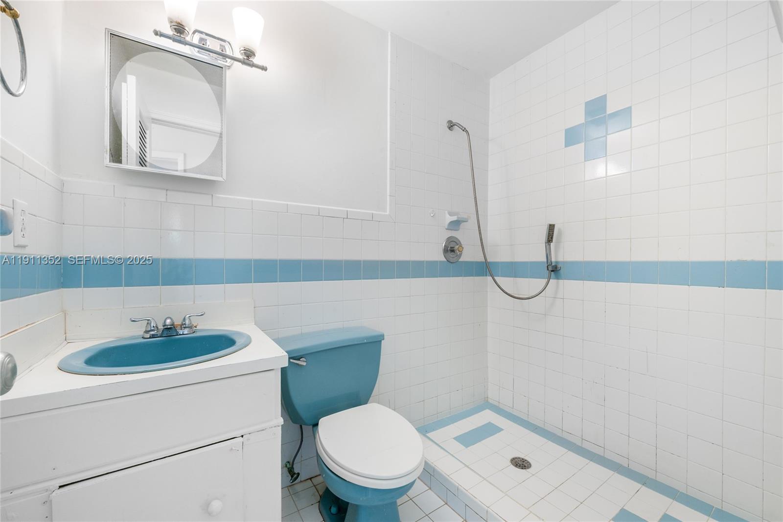 682 W 37th Street