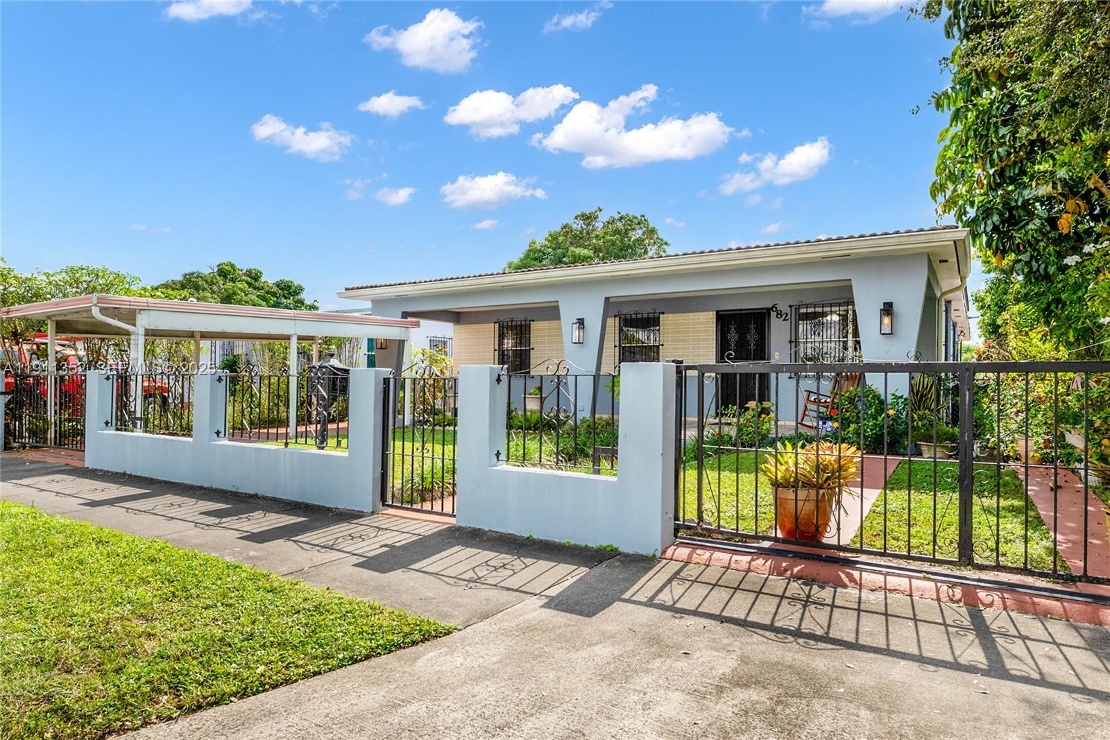 682 W 37th Street