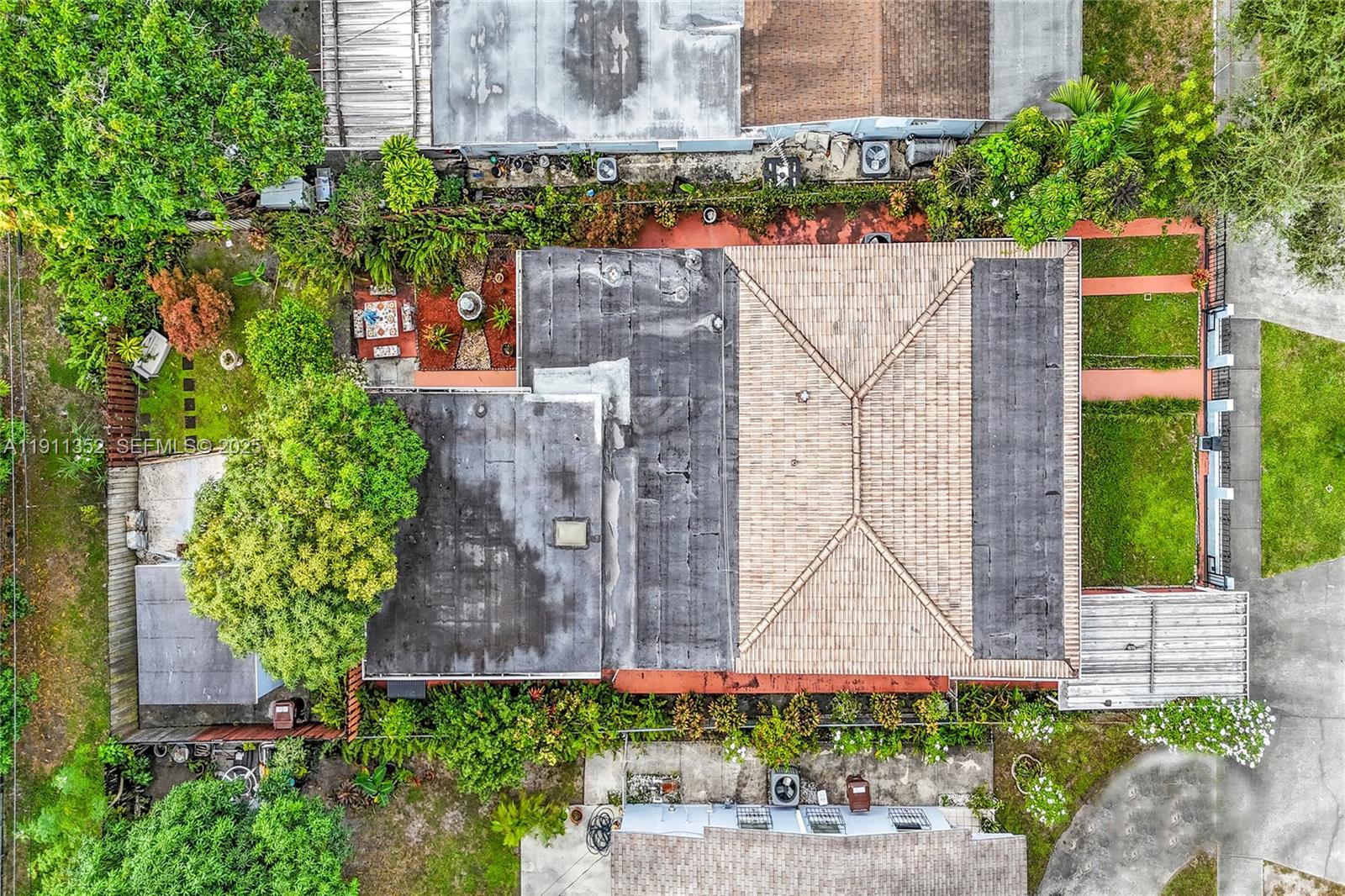 682 W 37th Street