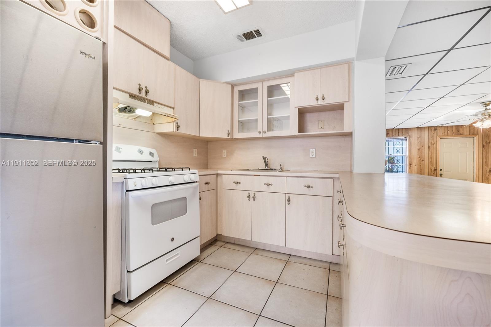 682 W 37th Street