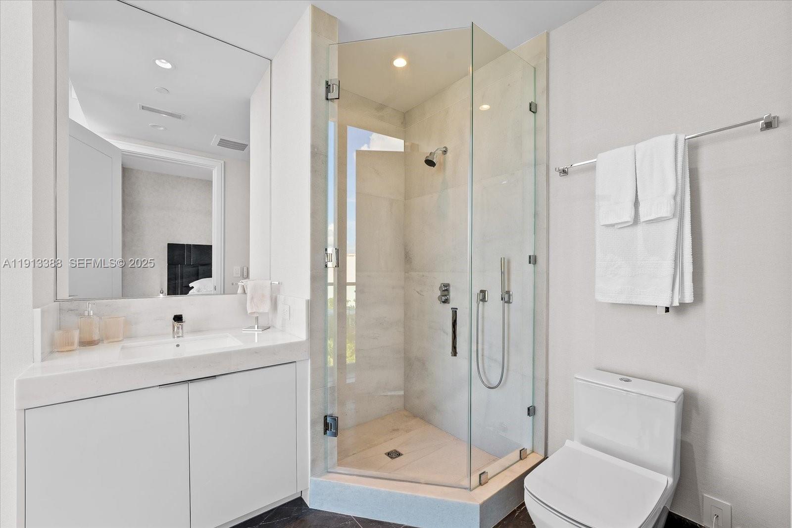 17975 Collins Avenue