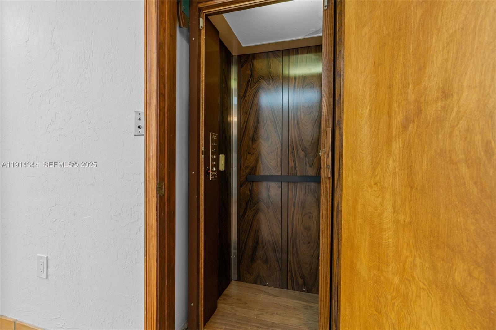 20215 W Oak Haven Circle