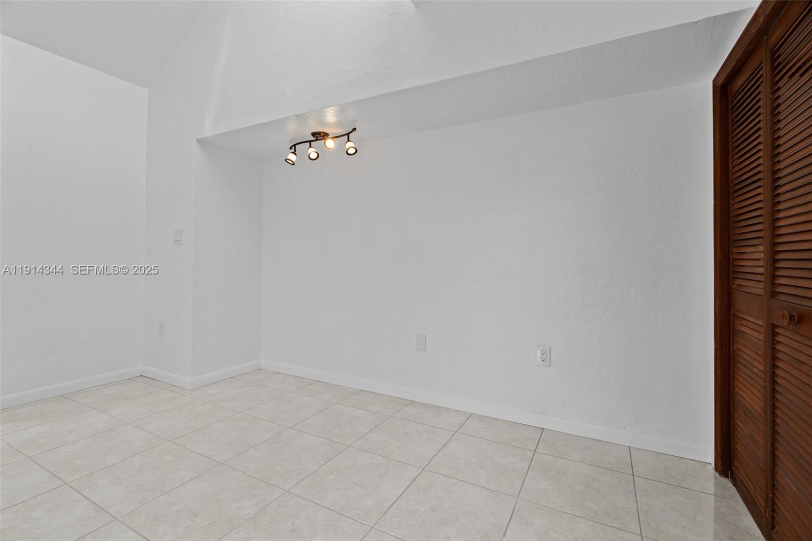 20215 W Oak Haven Circle