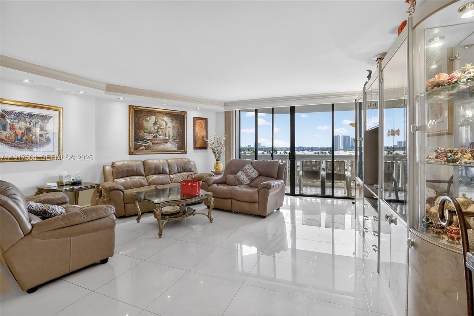 1000 Island Boulevard