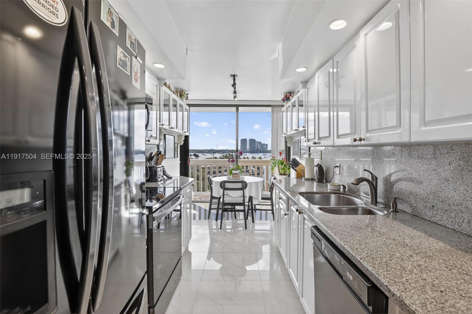 1000 Island Boulevard