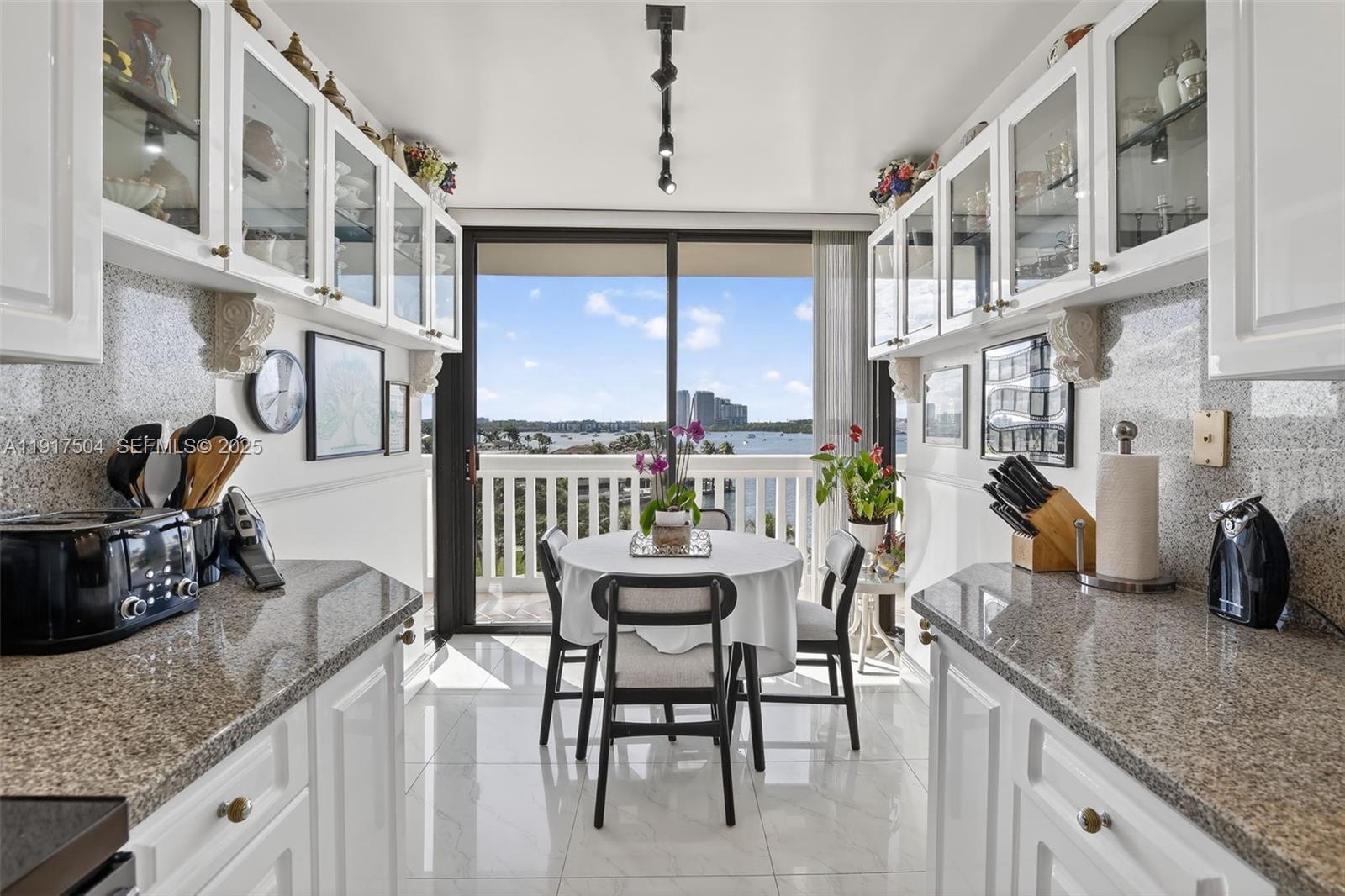 1000 Island Boulevard