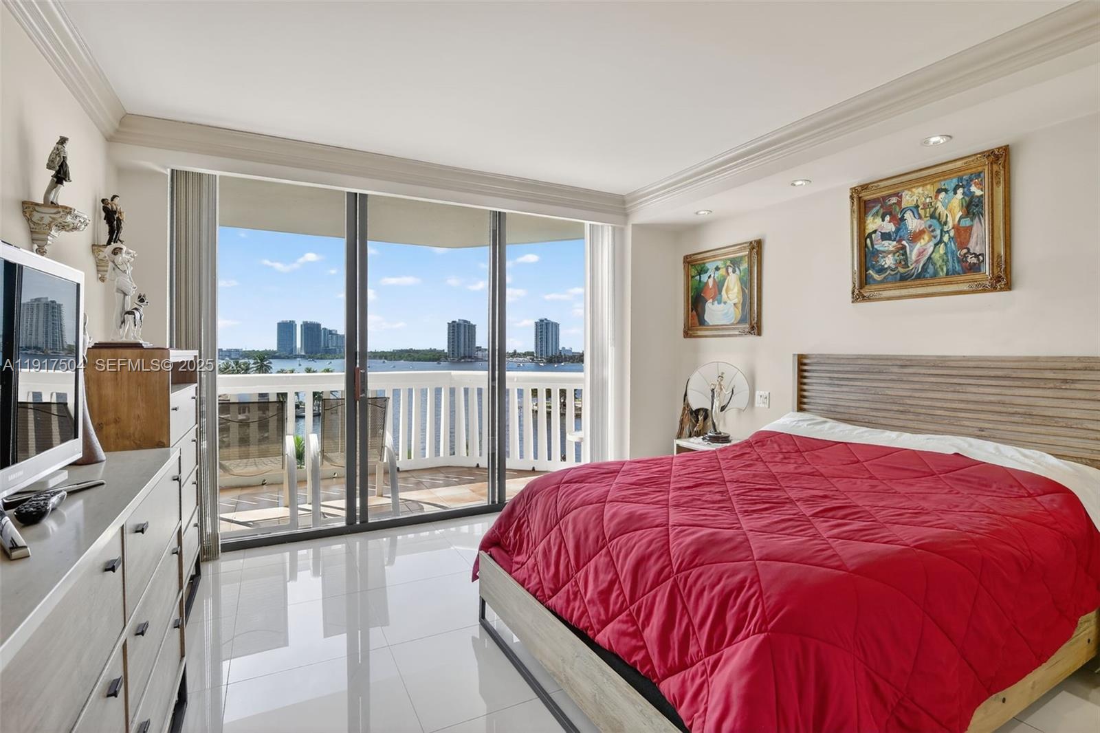 1000 Island Boulevard