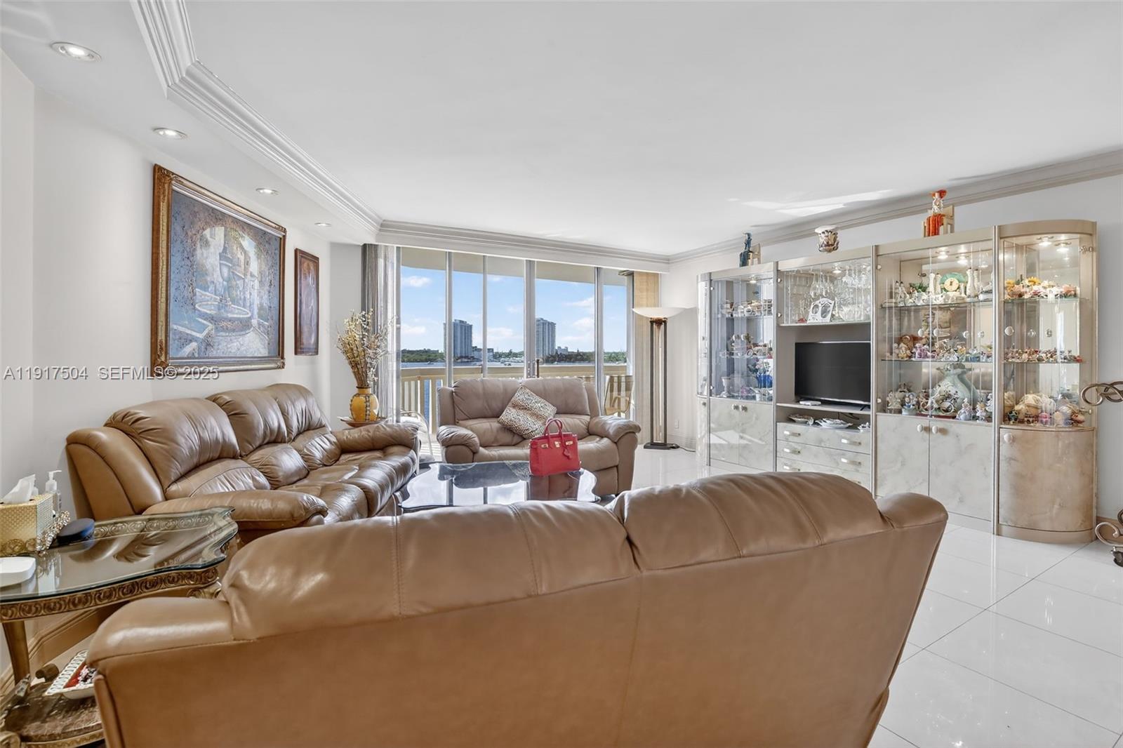 1000 Island Boulevard