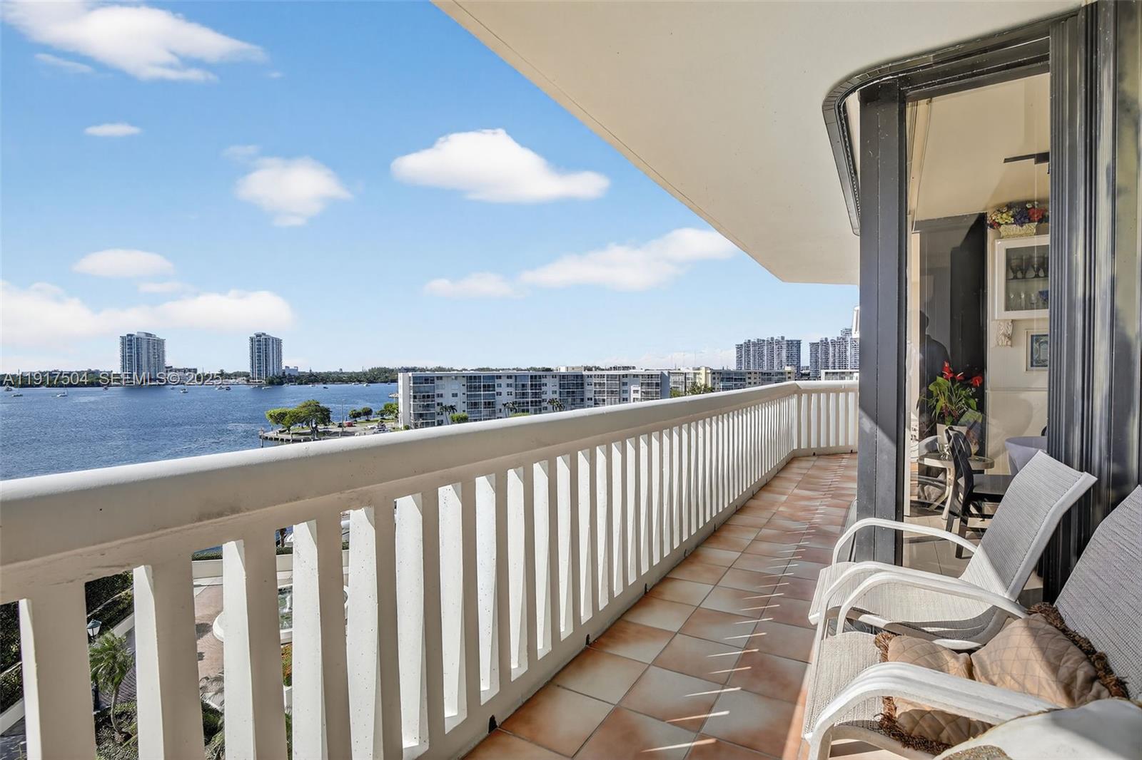 1000 Island Boulevard