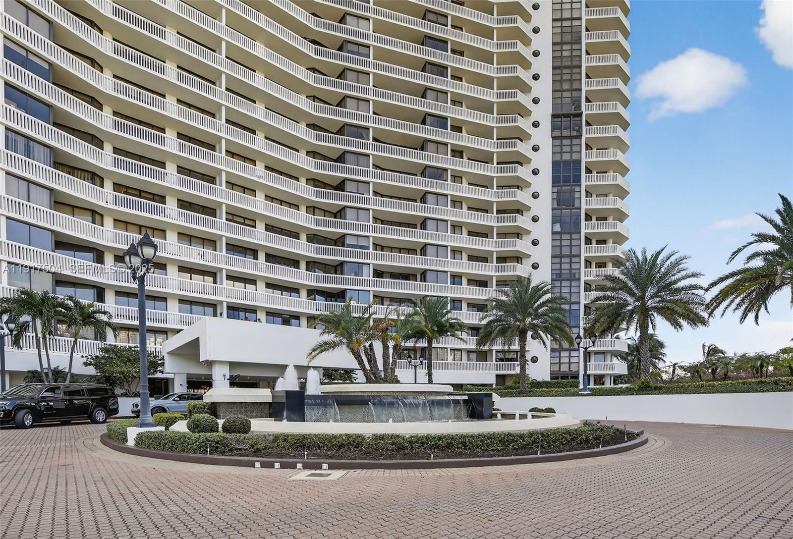 1000 Island Boulevard