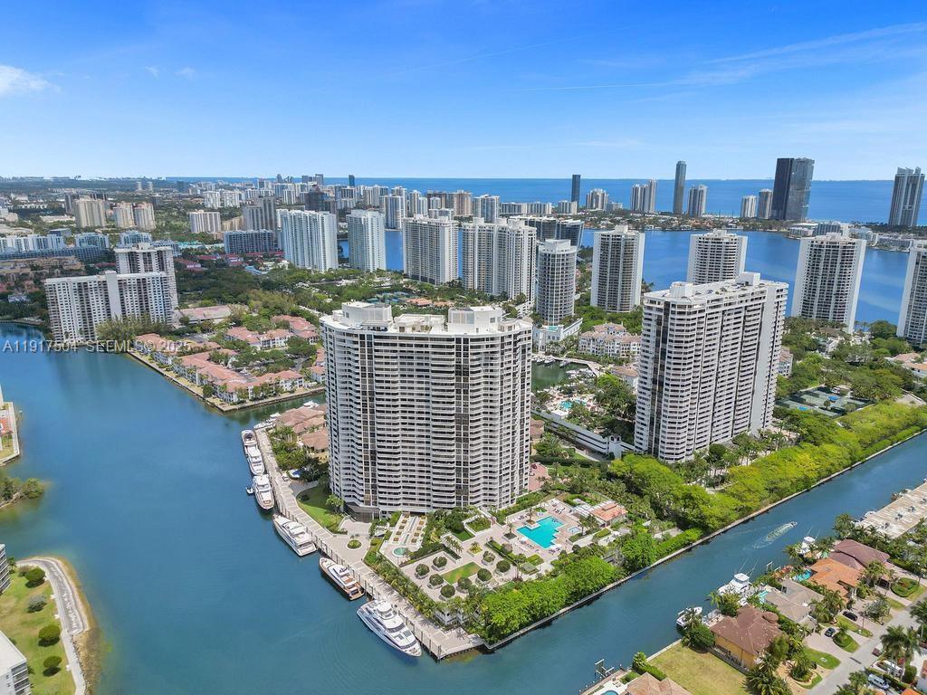 1000 Island Boulevard
