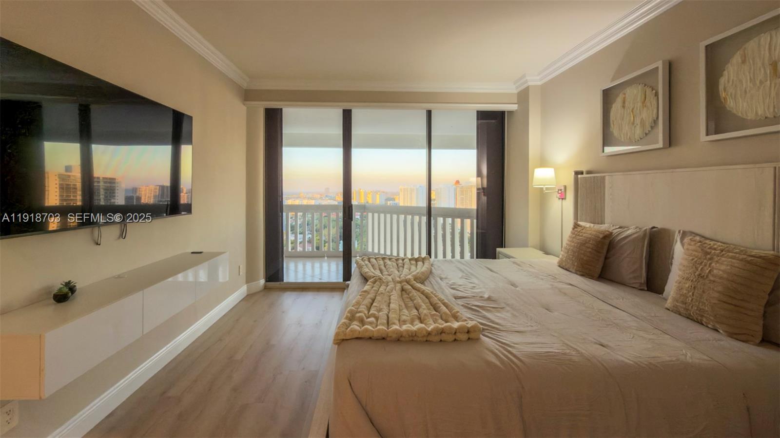 2000 Island Boulevard