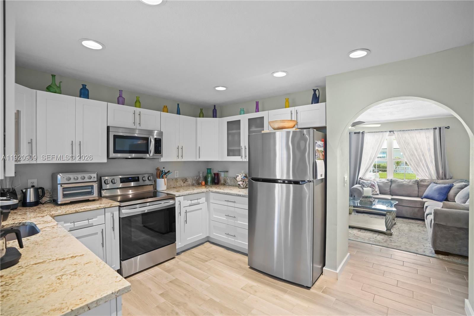 142 NW 10th Court gallery image #13