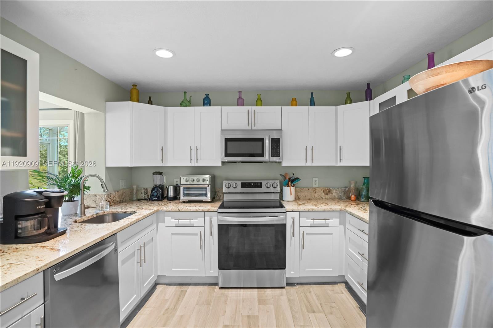 142 NW 10th Court gallery image #14