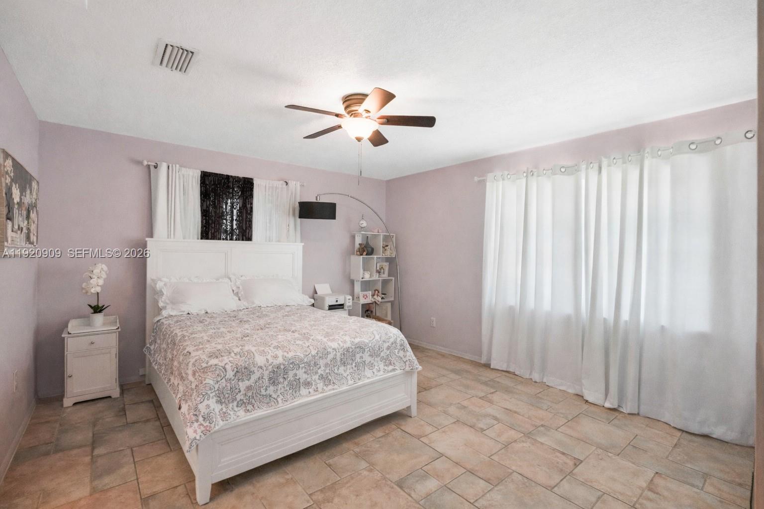 142 NW 10th Court gallery image #17