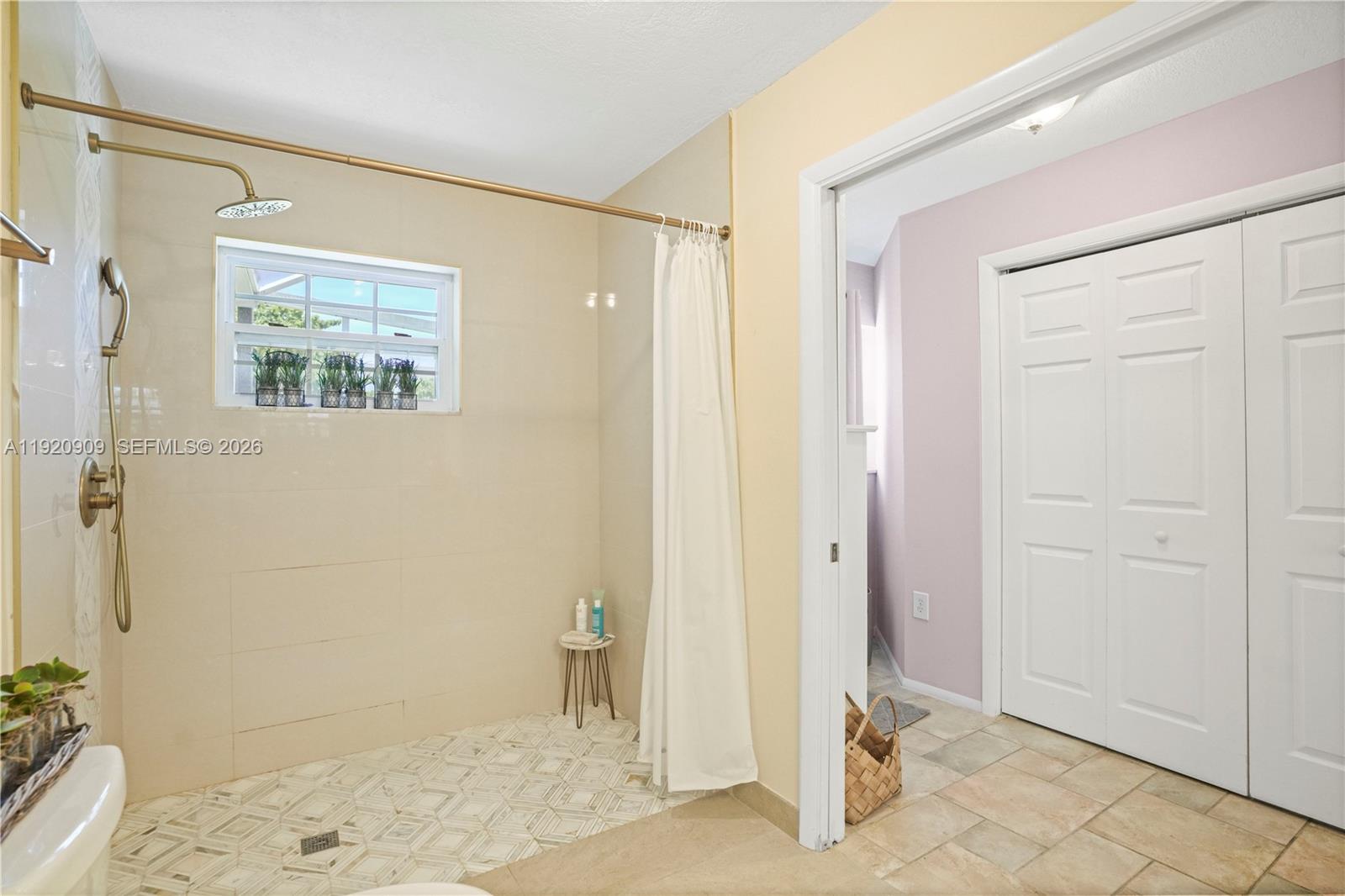 142 NW 10th Court gallery image #23