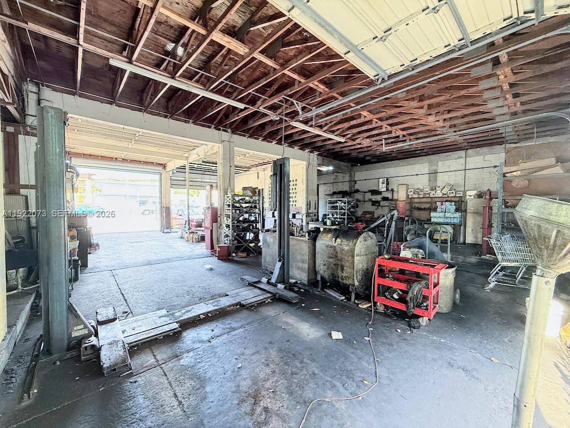11851 W Dixie Highway