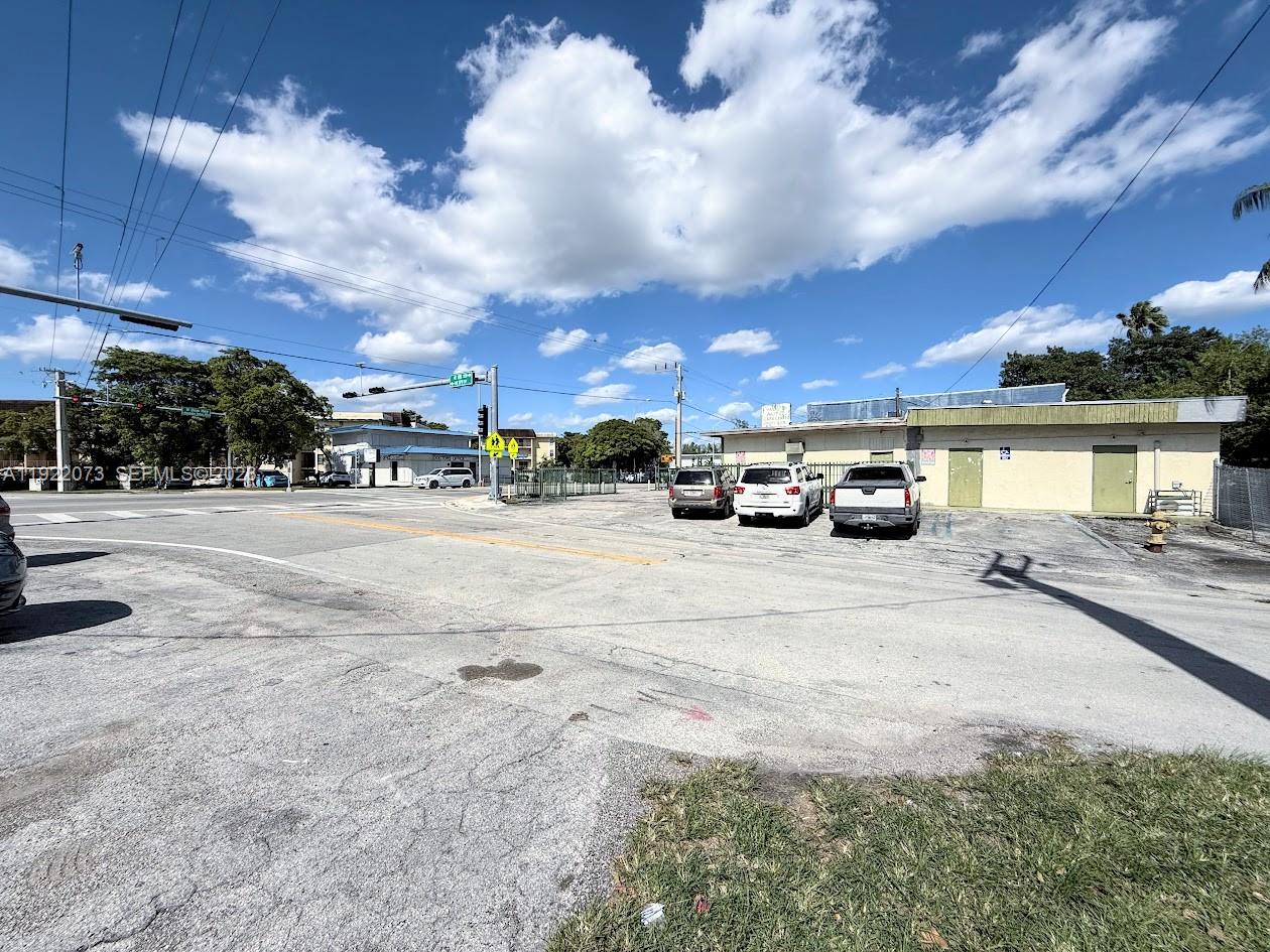 11851 W Dixie Highway
