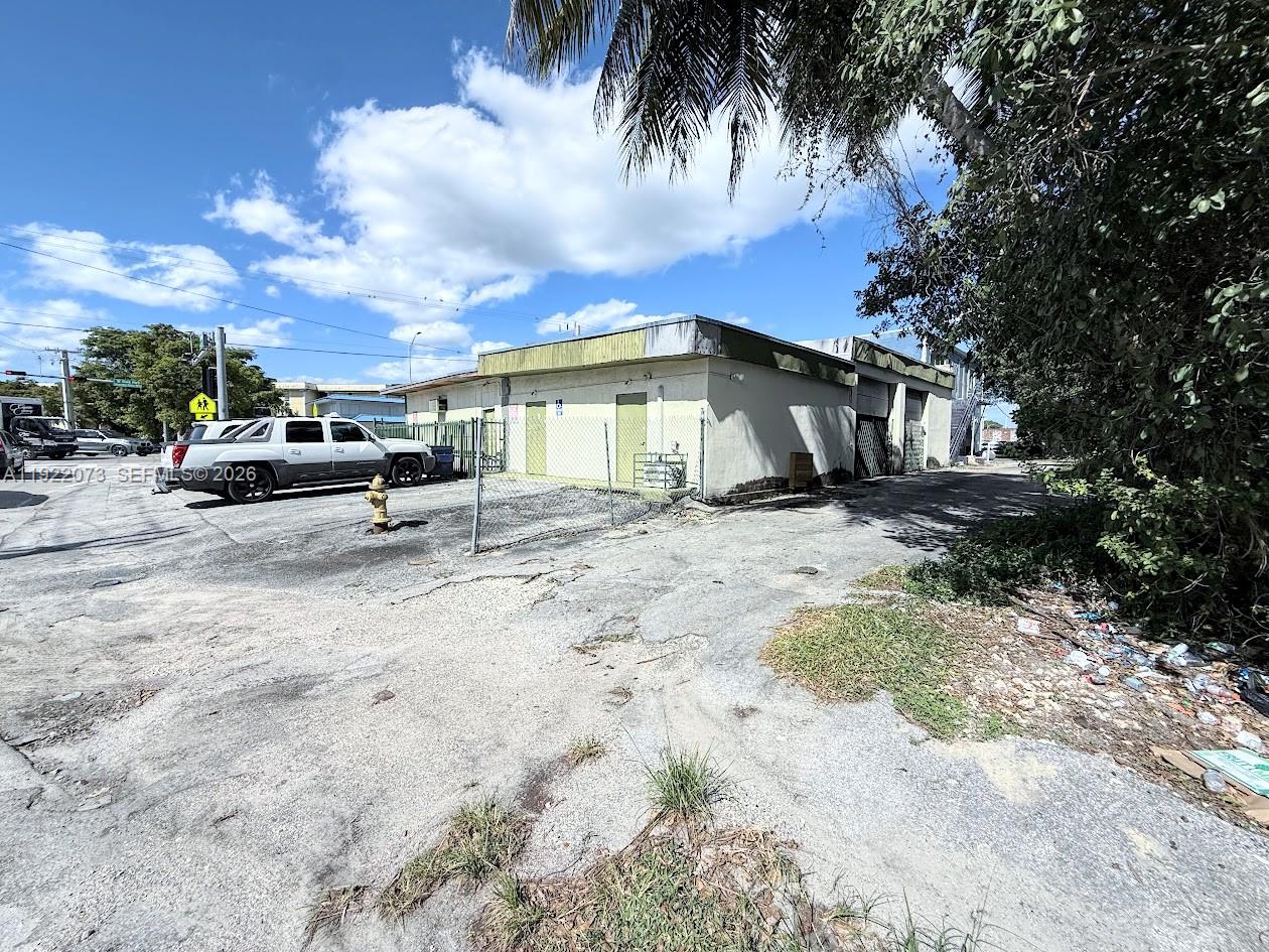 11851 W Dixie Highway