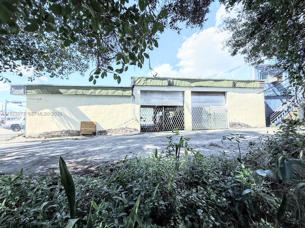 11851 W Dixie Highway