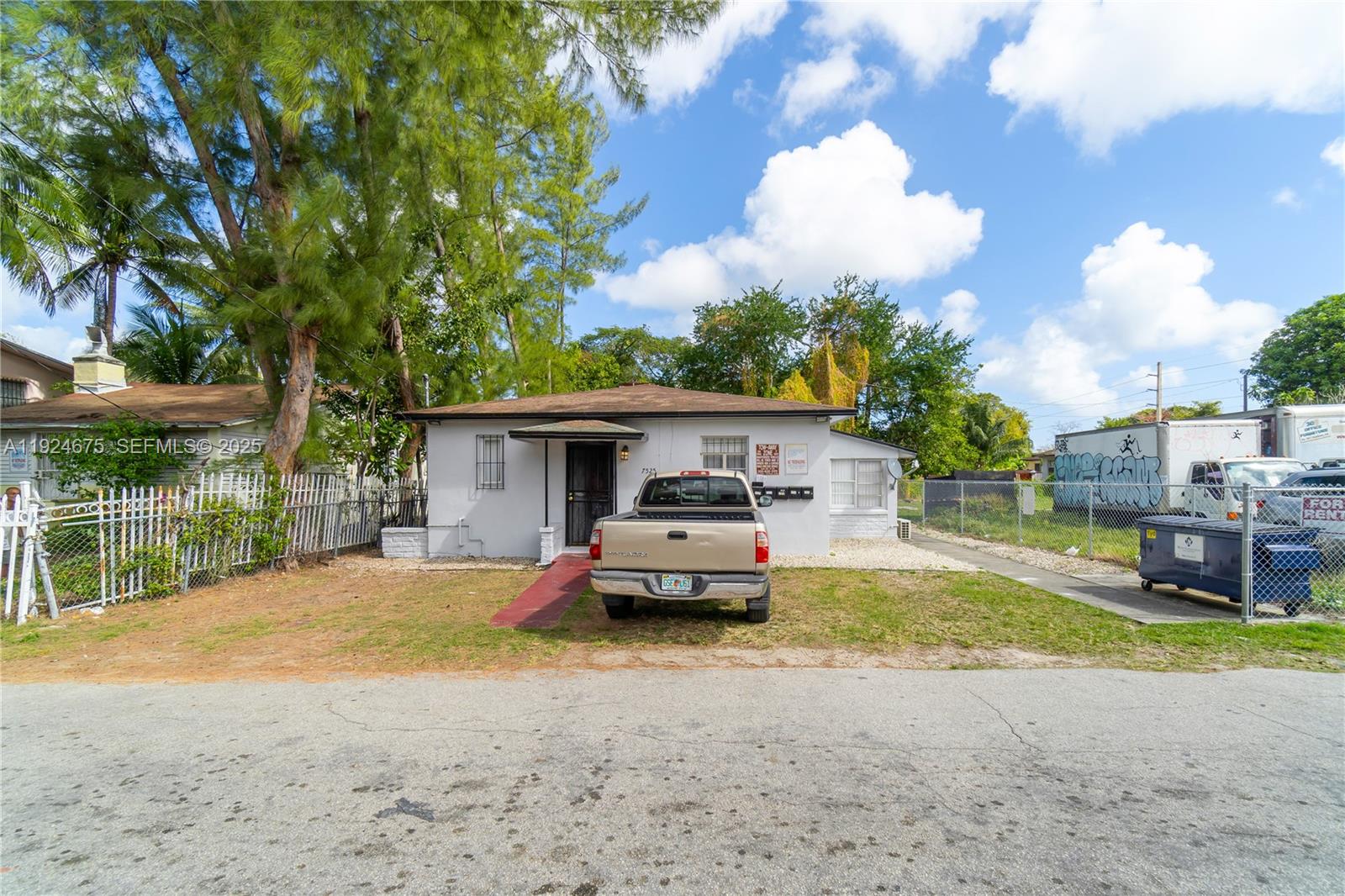 7525 NE Miami Court