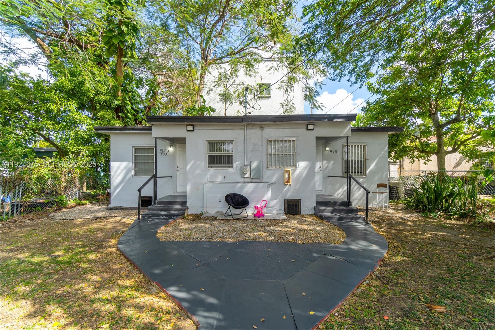 7525 NE Miami Court