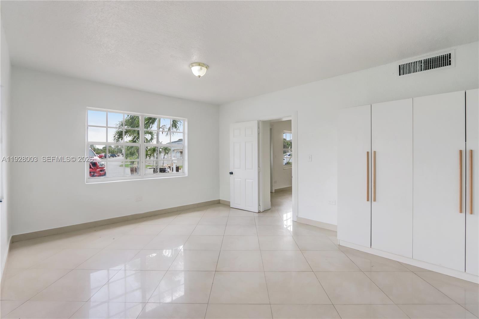 1540 E 8th Court