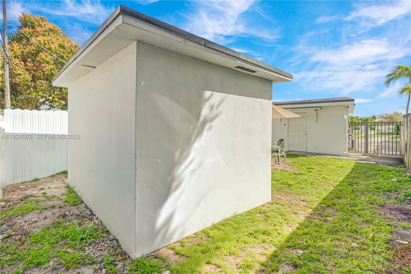 1540 E 8th Court