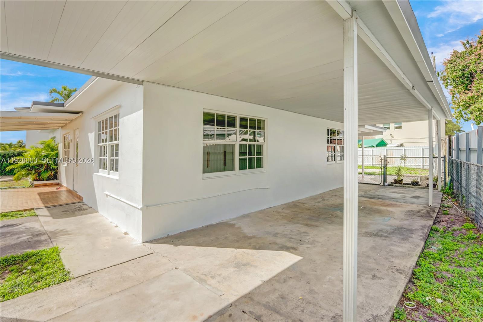 1540 E 8th Court