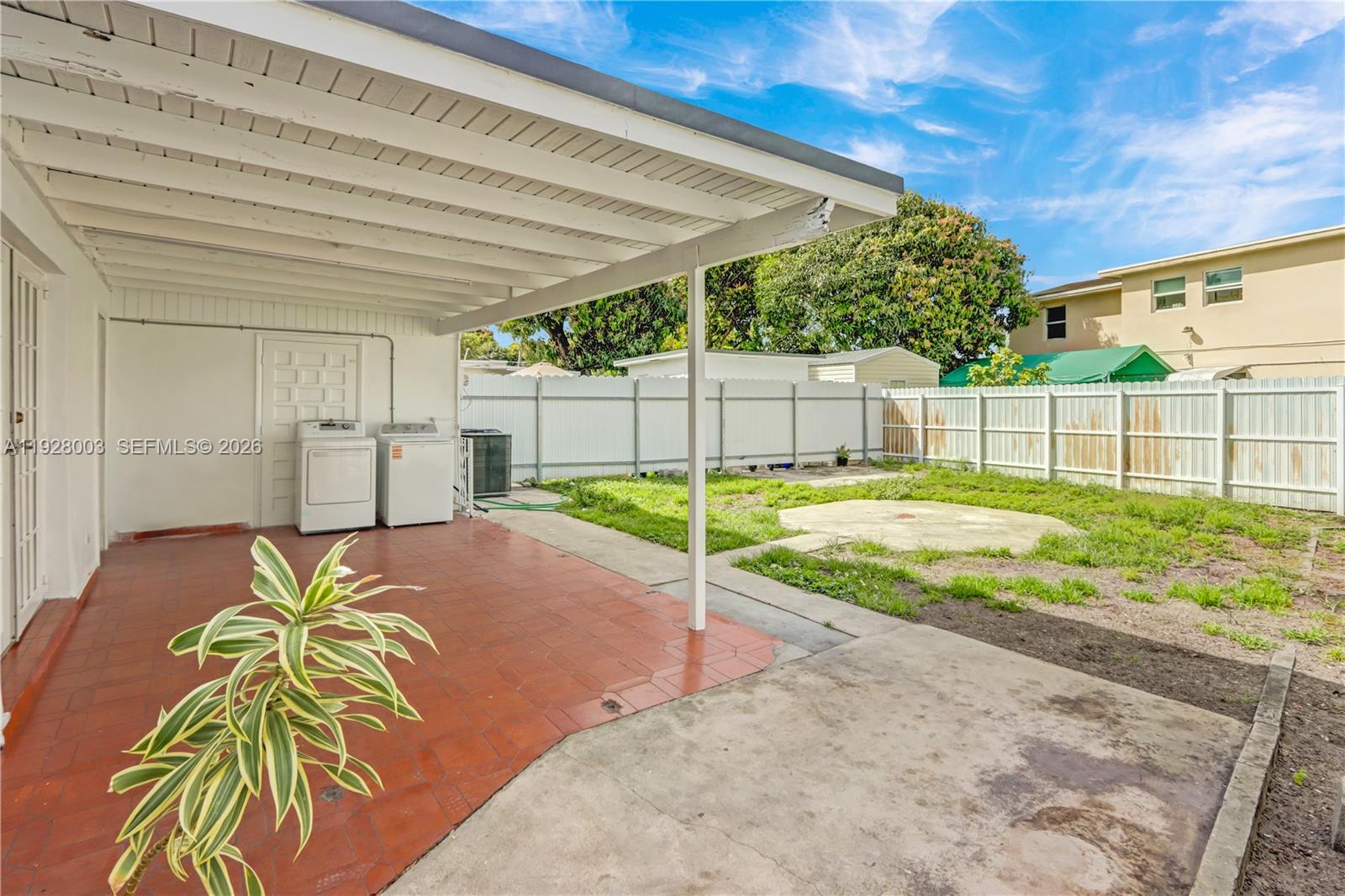 1540 E 8th Court